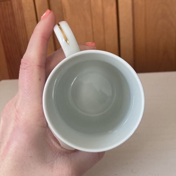 Vintage Norman Rockwell “The Cobbler” Collectible Mug - Picture 7 of 11